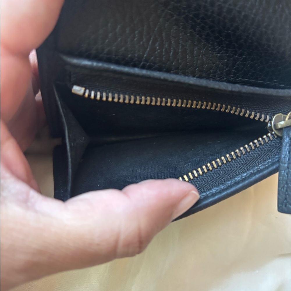 Gucci leather wallet with Gold Butterfly Accent - Picture 5 of 11